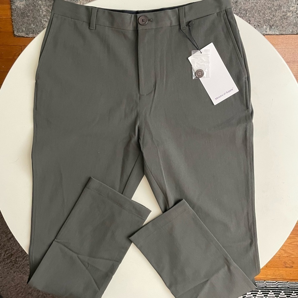 Ministry of Supply Men’s Pace Tapered Stretch Chino Pant Olive Green 32x33 New